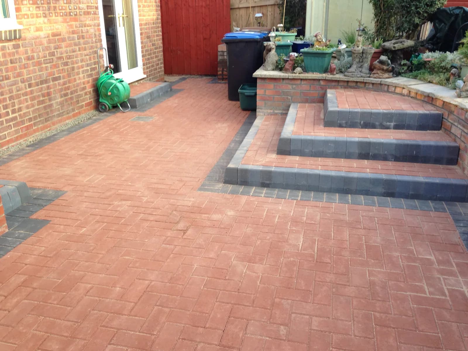 Finished Burnham-on-Sea block paving patio with raised steps and border detail