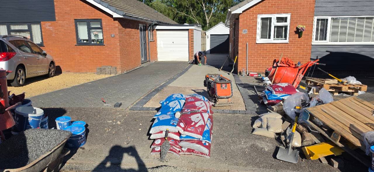 Palazzo resin bound surfacing materials set up on the Exminster driveway