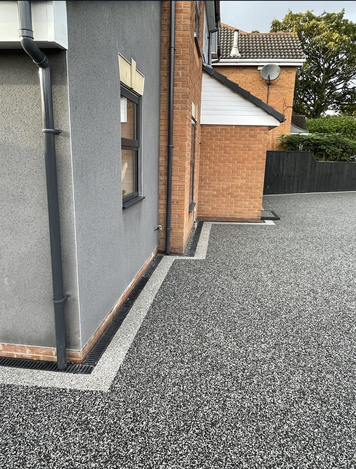 Silver-grey resin bound pathway with block paved edge