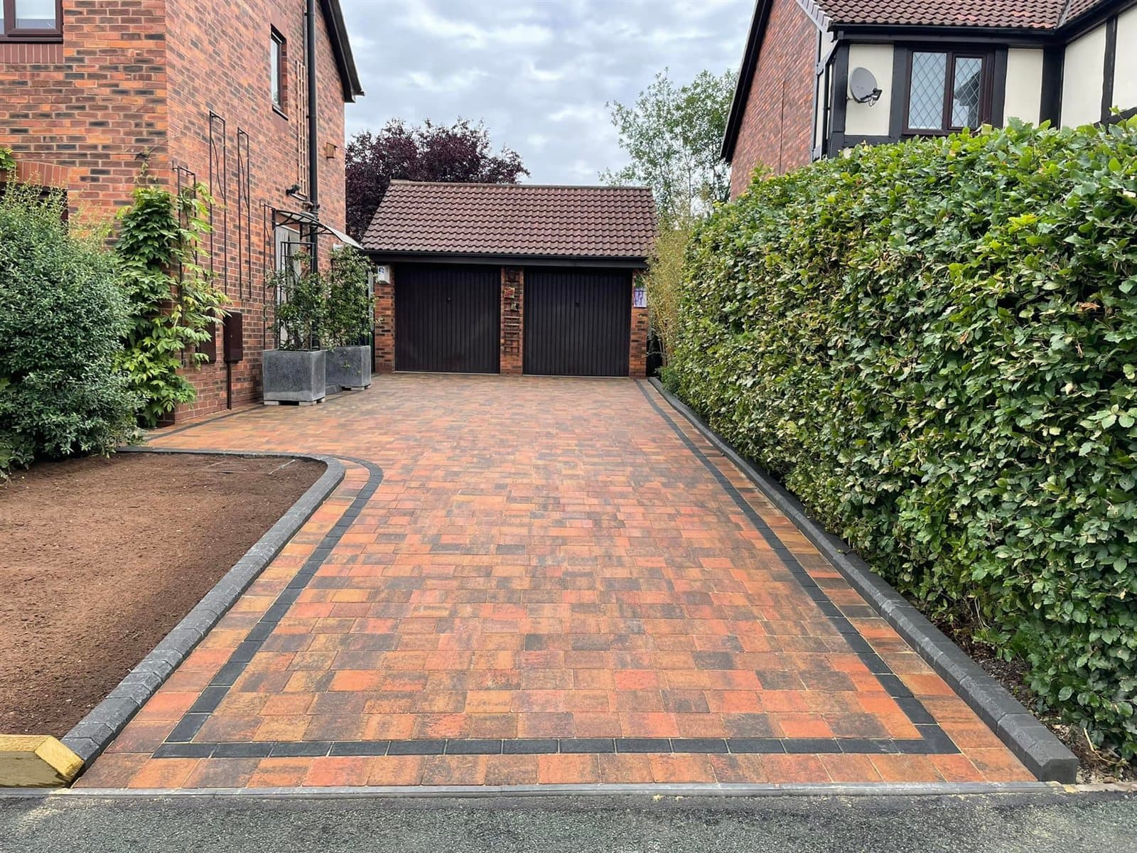 Brindle block paving driveway with charcoal border