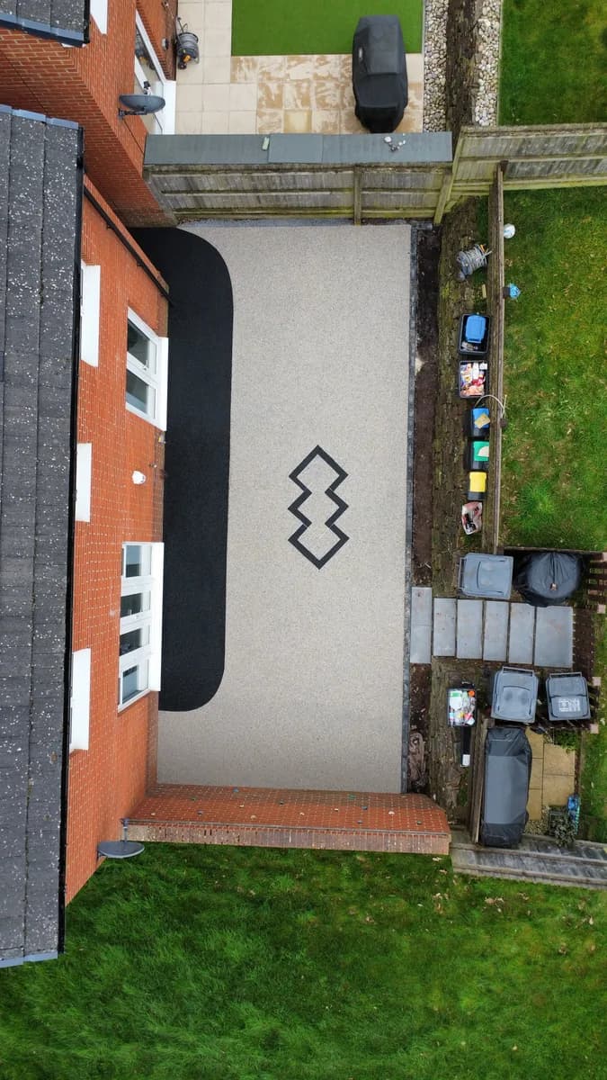 Light resin bound courtyard with dark apron and diamond feature